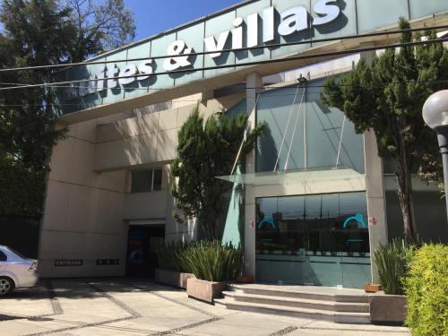 a building with a sign on the front of it at Hotel Contadero Suites y Villas in Mexico City