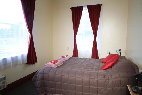 Tempat tidur dalam kamar di Beaumont Hotel and Holiday Park