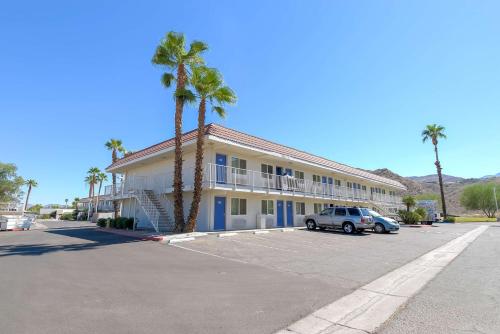 a hotel with palm trees in a parking lot at Motel 6-Rancho Mirage, CA - Palm Springs in Rancho Mirage