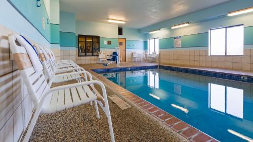 Swimmingpoolen hos eller tæt på Best Western Plus Albert Lea I-90/I-35 Hotel