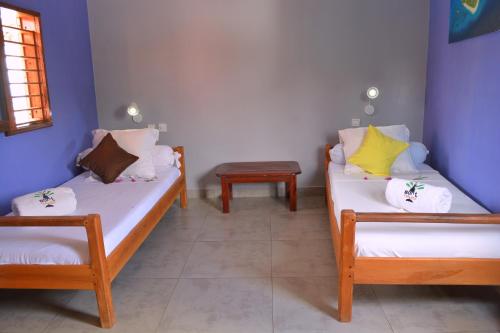 Ένα ή περισσότερα κρεβάτια σε δωμάτιο στο Hôtel Sarimanok