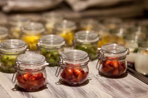 a group of jars of pickles on a table at Hotel Luze El Toro in Berrioplano
