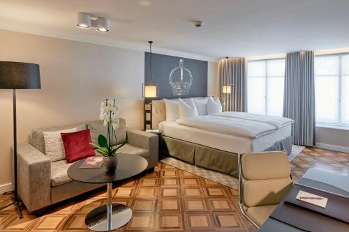 
Ein Bett oder Betten in einem Zimmer der Unterkunft Sorell Hotel Krone
