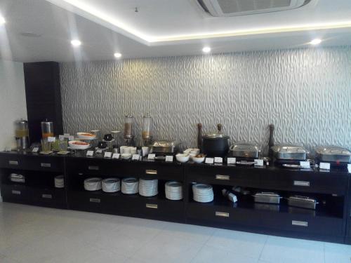 Makanan di atau berdekatan hotel