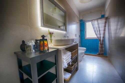 a bathroom with a sink and a toilet at La Finestra sul Mare Locazione Turistica in Monte SantʼAngelo