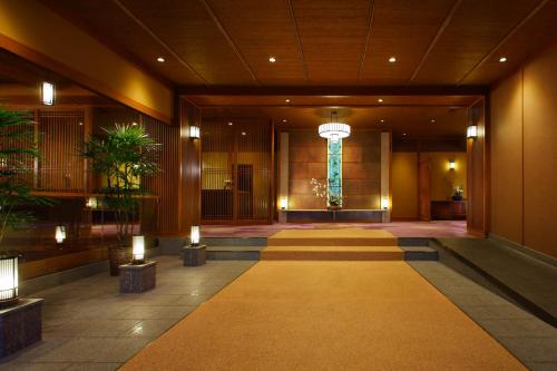 a large lobby with a carpet in the middle of a building at Futari Shizuka in Komagane