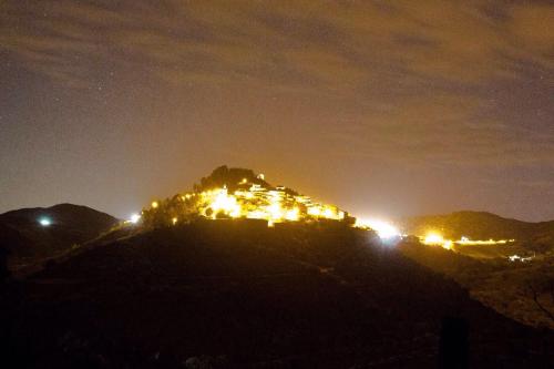 a mountain lit up at night with lights on it at Experience Il Paesino in Licodia Eubea