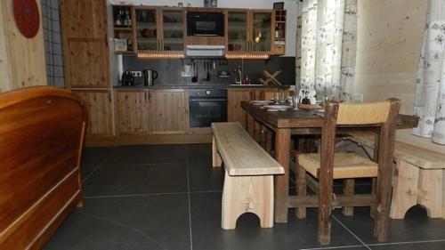 Dapur atau dapur kecil di Chalet L'Establou