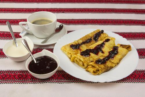 インの敷地内または近くでの食事または食べ物