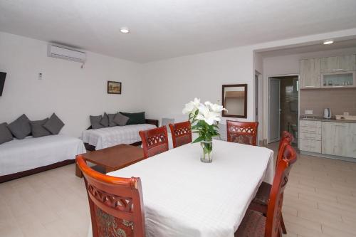 Posezení v ubytování Open Sea Apartments