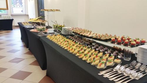 Đồ ăn tại/gần nhà nghỉ ven đường