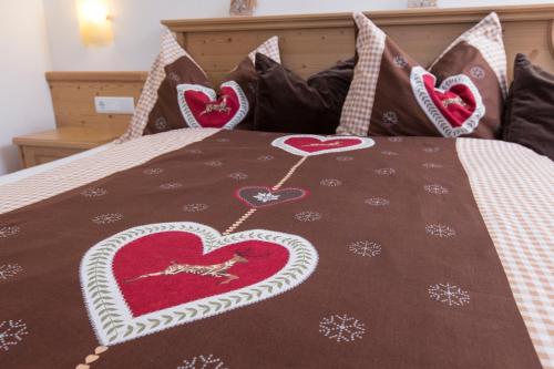 Una cama o camas en una habitación de Hotel Lindnerhof