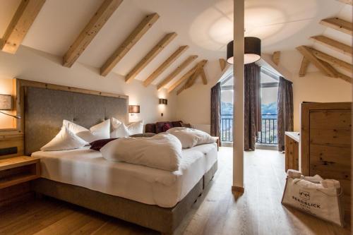 Posteľ alebo postele v izbe v ubytovaní Hotel Bergblick 4 Sterne Superior