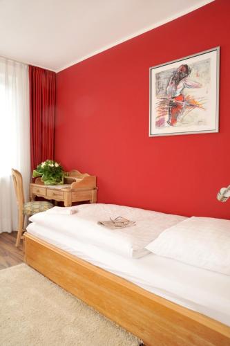 Postel nebo postele na pokoji v ubytování Stadthotel Langenfeld