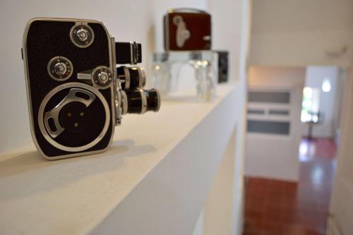 a camera sitting on top of a counter at Carcamanes 17 Gastro-Hotel in Guanajuato