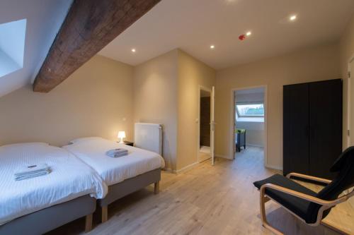 Una cama o camas en una habitación de B&B 't Maanhof