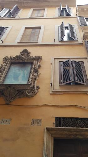 ローマにあるPantheon Placeの窓側の建物