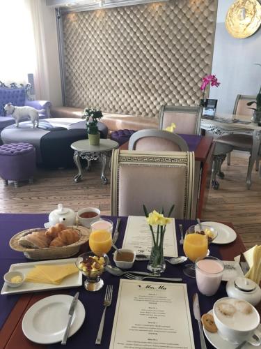 Jídlo v hotelu nebo okolí