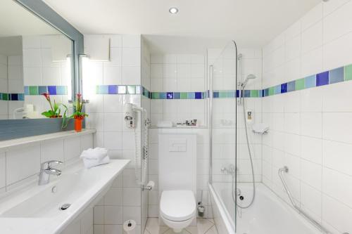 Ванна кімната в Mercure Hotel München Süd Messe