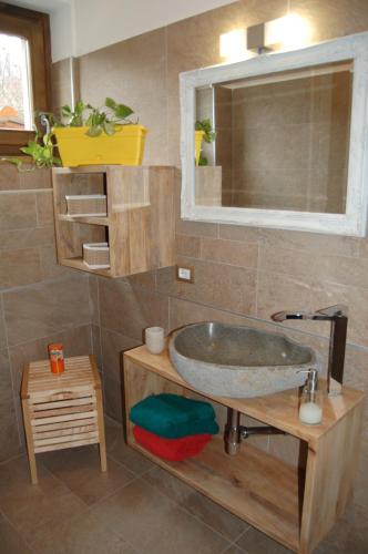 a bathroom with a sink and a mirror at Agriturismo Casa del Castagneto in Gargnano