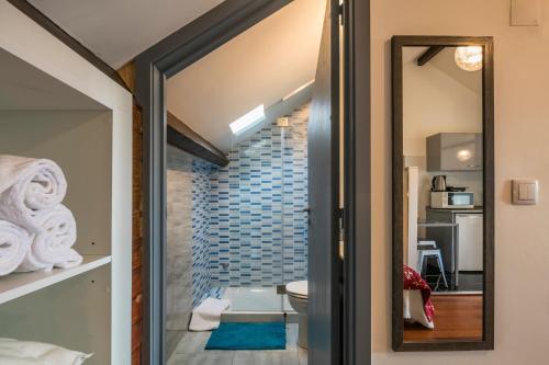 Ένα μπάνιο στο Apartamento À Francos Attic