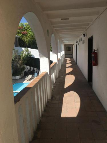 an alley with arches leading to a swimming pool at Hotel Calli Quetzalcoatl in Cholula