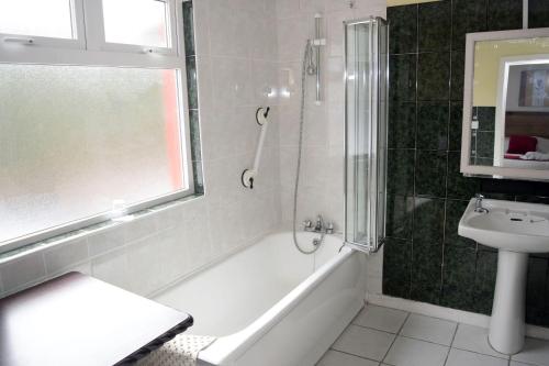 Gallery image of Ravine Hotel in Lisdoonvarna