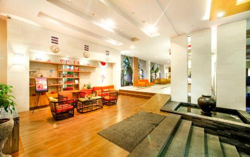 Ruang duduk di Euphoria Hotel