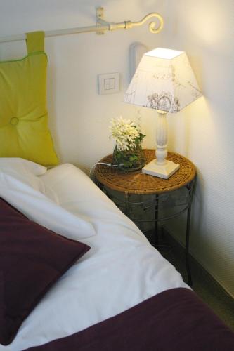 Postel nebo postele na pokoji v ubytování Le Kléber Hôtel