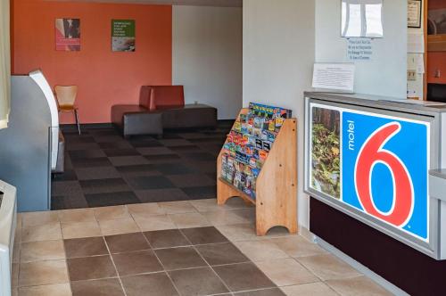 a waiting room with a tv with a number six on it at Motel 6-Drums in Drums