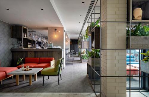 a lobby with red couches and a table at PURO Gdańsk Stare Miasto in Gdańsk