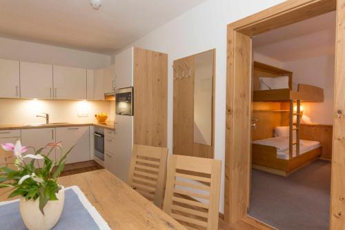 a small apartment with a kitchen and a bedroom at Hubergut Appartements in Radstadt
