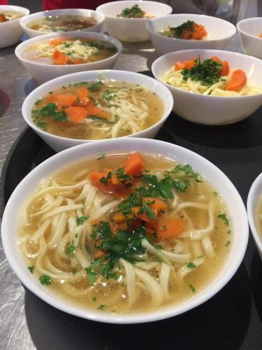 Makanan di atau berdekatan asrama