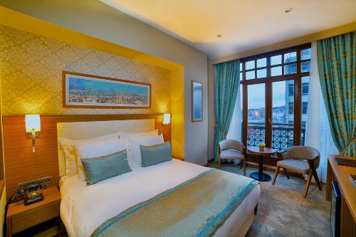 Llit o llits en una habitació de Hotel Momento Golden Horn
