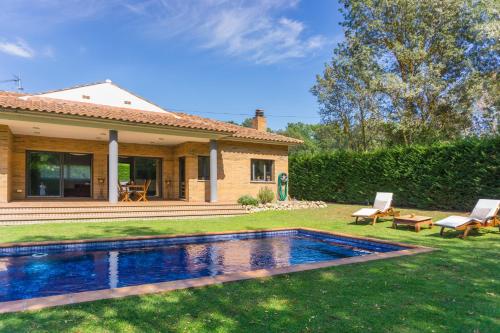 Piscina en o cerca de Cal Tronet