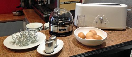 a kitchen counter with a blender and a bowl of eggs at Hôtel des Ambassadeurs in Toulouse