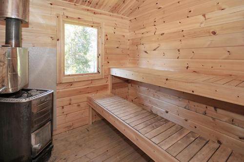 a log cabin with a bench in a stove at K167 in Kåbdalis