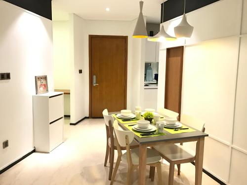 a kitchen and dining room with a table and chairs at VORTEX SUITES KLCC by PNUT With NETFLIX in Kuala Lumpur