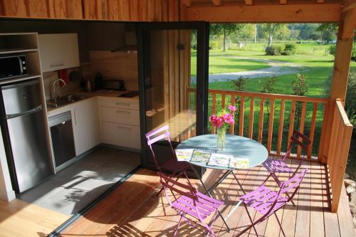 Photo de la galerie de l'établissement Camping Narbaitz éco-cabane 01, à Saint-Jean-Pied-de-Port