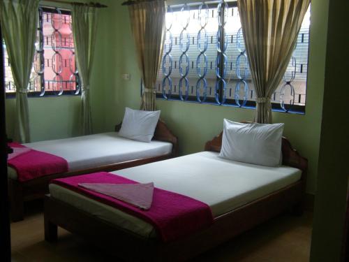 Llit o llits en una habitació de Bun Kao Guesthouse