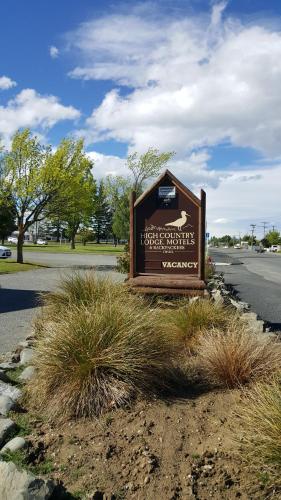 a sign on the side of a road at High Country Lodge, Motels & Backpackers in Twizel
