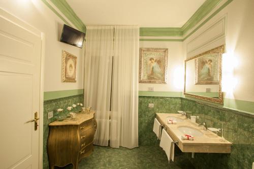 a bathroom with a sink and a mirror at Martins Residence de Luxe in Ravenna