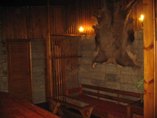 a room with a bench and a tree on the wall at Tammekännu Holiday House in Mammaste