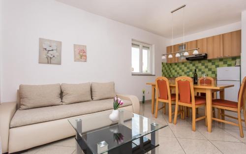 Kuchyňa alebo kuchynka v ubytovaní Apartments Kraljić I