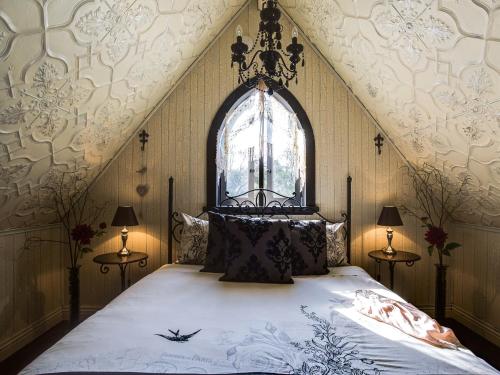 a bedroom with a large bed with a window at Silverleaf Cottage in Rye