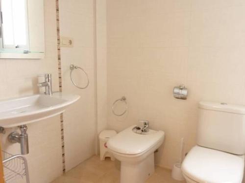 A bathroom at Apartamentos Deluxe Pompeya 1