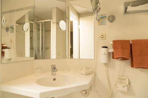 Kylpyhuone majoituspaikassa Ringhotel Residenz Wittmund