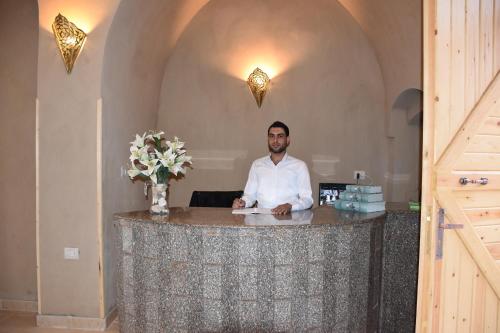 Επισκέπτες που μένουν στο Embrace Hotel