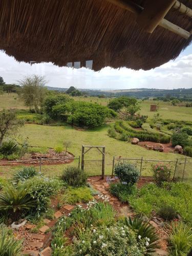 a view of a garden with a fence and flowers at MyAula in Tierpoort