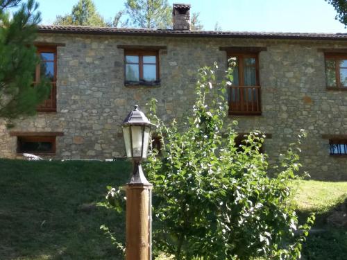 a street light in front of a stone house at Apartamento Molí de Fòrnols in Fornols